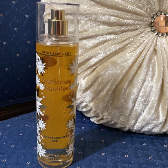 BATH & BODY WORKS SET. . . CHRISTMAS COOKIES SCENT - Picture 3 of 6